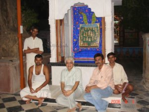 Gurushree with the Mahants and sewaks